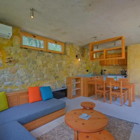 Uezuemlue Evleri B&B